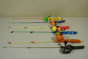 lot 95 image: 6 Kids Fishing Poles