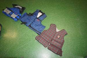 lot 111 image: 3 Stearns Adult Fishing Life Vests