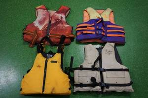 lot 115 image: 4 Adult Oversize Life Jackets