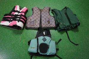 lot 116 image: 4 Adult SmallMedium Life Jackets