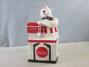 lot 75 image: (FS) Coca-Cola Pop Stand Bear Cooki...