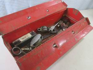 lot 168 image: (EW3) 19 Metal Tool Box with Assor...