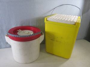 lot 172 image: (CS) Minnow Matic Minnow Bucket and...