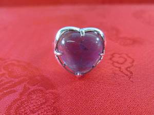 lot 261 image: (CNTR) Amethyst Heart Shaped Gemsto...