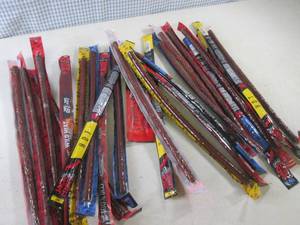 lot 321 image: (EC2) 24 Assorted Jack Link Snack S...