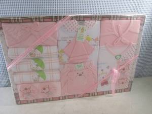 lot 329 image: (EW6) Baby Gift Box Set - Clothes B...