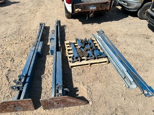 lot 9 image: 4-Ton Vehicle Hoist