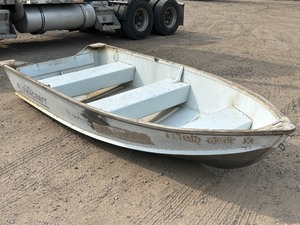 lot 13 image: Alumacraft T12V Aluminum Fishing Boat
