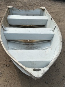 lot 11 image: Alumacraft T12V Aluminum Fishing Boat