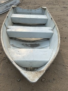 lot 10 image: Alumacraft T12V Aluminum Fishing Boat
