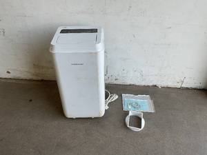 lot 95 image: Vagkri Portable Air Conditioner. 12000 BTU