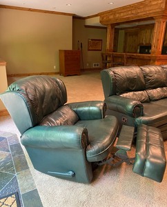 lot 22 image: Leather Green Recliner