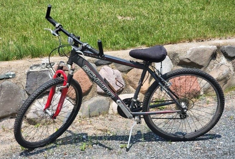 Schwinn SR Suntour Hybrid Bicycle 19