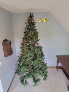lot 123 image: 8.5 Foot Faux Christmas Tree
