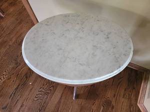 lot 9 image: Oval Marble Top Parlor Table