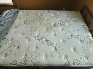 lot 78 image: Oak Slotted Full Bedframe