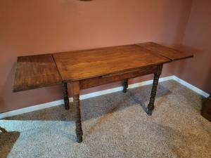 lot 13 image: Vintage Farmhouse Extension Table
