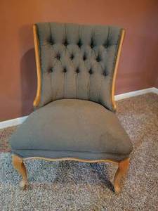 lot 79 image: Vintage Green Slipper Parler Chair