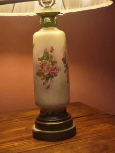 lot 140 image: Victorian Hand-Painted Cabage Rose Lamp