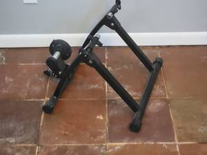 lot 141 image: Indoor Bike Trainer