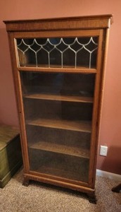 lot 18 image: Refined Arts & Crafts Display Cabinet