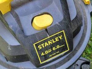 lot 115 image: Stanley 6 Gallon Shop Vacuum - SL18116P