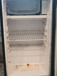 lot 148 image: Magic Chef Mini Refrigerator