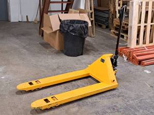 lot 1001 image: 5500-lbs Pallet Truck