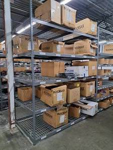 lot 1008 image: Metal Shelving Unit 5-shelf with Wire Grates
