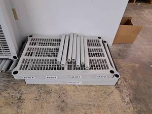 lot 1048 image: Plastic Storage Shelving Unit 3-shelf 36x24x39