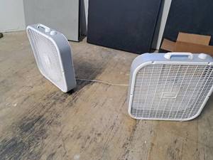 lot 1071 image: Lot of (2) Lasko 20 Box Fan
