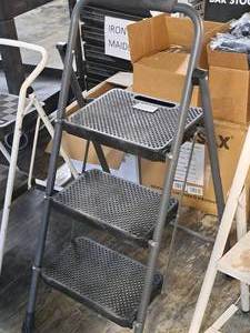 lot 1080 image: MetalPlastic 3-step Step-Up
