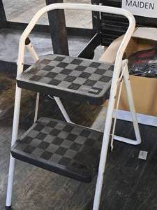 lot 1081 image: MetalPlastic 2-step Step-Up