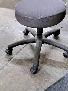 lot 1088 image: Adjustable Rolling Stool