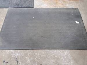 lot 1093 image: Lot of (1) Anti-Fatigue Floor Mat 49x36