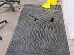 lot 1094 image: Lot of (1) Anti-Fatigue Floor Mat 160x36