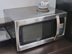 lot 1097 image: Oster Household Microwave Oven
