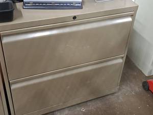 lot 1114 image: Metal Lateral File Cabinet 2-drawer