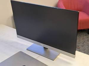 lot 1135 image: AOC 28 Computer Monitor