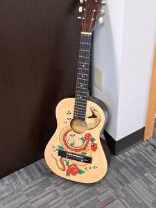 lot 1140 image: Grover Trophy Ist Note Mini Acoustic Guitar FN634G