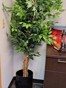 lot 1148 image: 67 Faux Potted OfficeHouse Plant