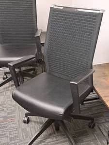 lot 1152 image: Rolling Office Arm Chair