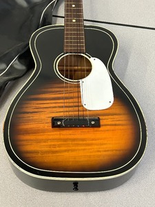 lot 5-A image: 6-String Acoustic Guitar With Carry Case