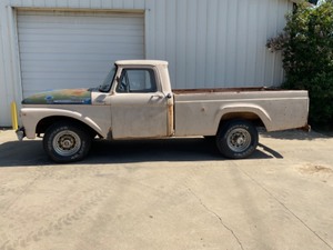 lot 2 image: 1962 Ford F250
