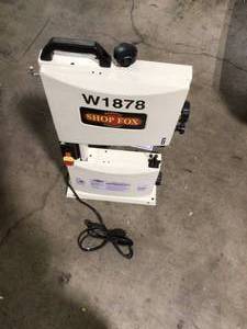 lot 13 image: Shop Fox 9 in. Benchtop Bandsaw  Customer Returns See Pictures