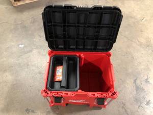 lot 50 image: Milwaukee PACKOUT 22 in. Modular XL Tool Box Customer Returns See Pictures