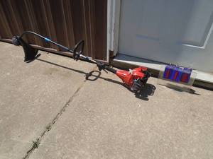Homelite 2 cycle trimmer. Looks nearly new. Tested & works. As shown.