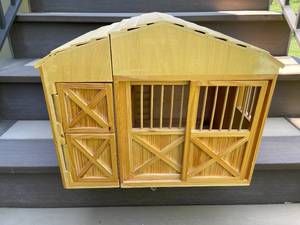 lot 104 image: Melinda And Doug Folding Wooden Horse Stable