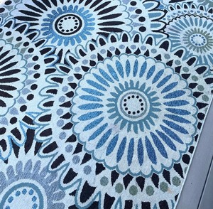 lot 10 image: Safavieh Veranda IndoorOutdoor Rug