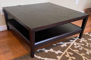lot 17 image: Distinctive Crate and Barrel Coffee Table